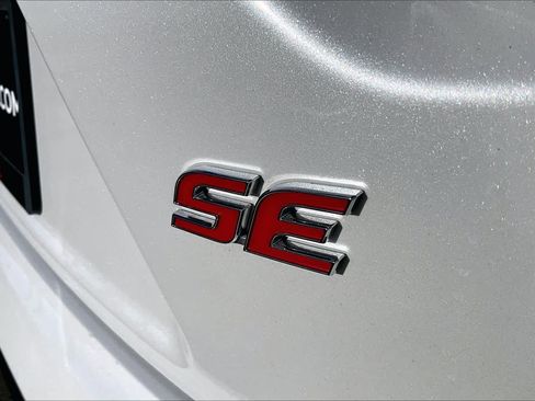 Used 2025 Toyota Corolla SE image 9