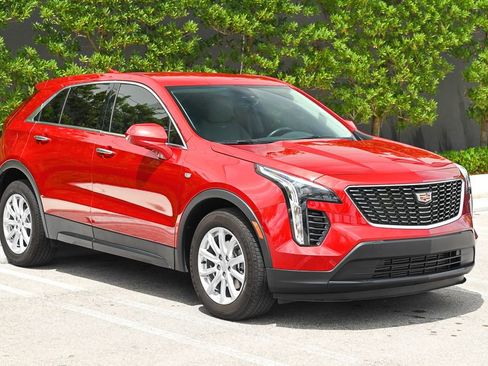 Used 2023 Cadillac XT4 Luxury FWD image 3