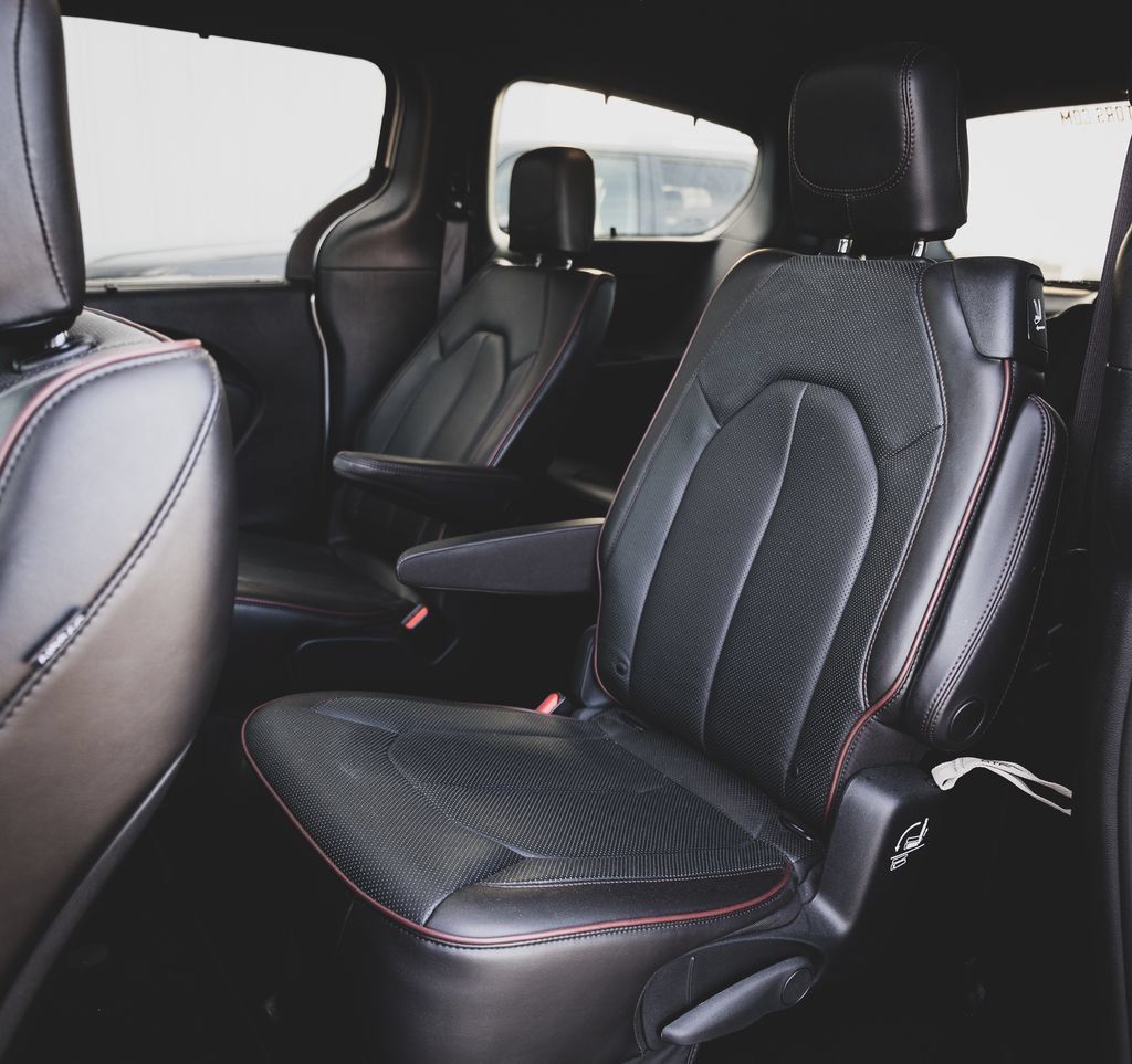 Used 2020 Chrysler Pacifica Limited FWD image 23