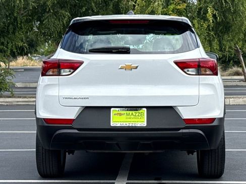 Used 2025 Chevrolet TrailBlazer LS FWD image 12