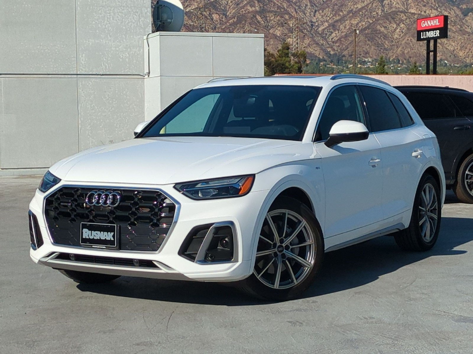 Used 2021 Audi Q5 e Premium Plus w/ Premium Plus Package AWD/4WD image 3