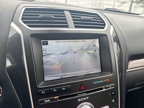 Used 2018 Ford Explorer Platinum image 20