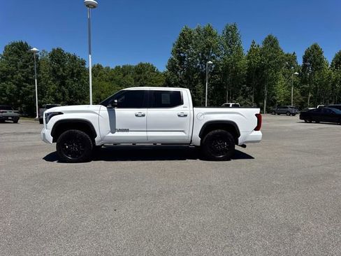 Used 2022 Toyota Tundra SR5 w/ SR5 Premium Package AWD/4WD image 7