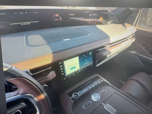 Used 2025 Lincoln Navigator Reserve image 9