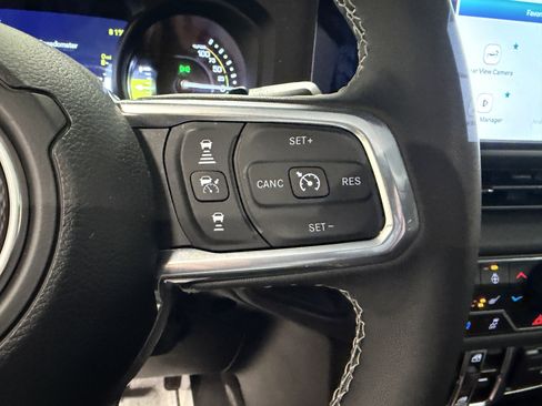 Used 2025 Jeep Wrangler Unlimited Sahara w/ Safety Group image 16