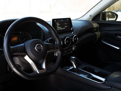 Used 2023 Nissan Sentra SR w/ SR Premium Package image 16