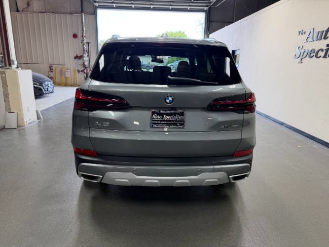 Used 2026 BMW X5 xDrive40i w/ Premium Package AWD/4WD image 4