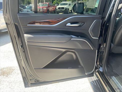 Used 2022 Cadillac Escalade ESV Luxury RWD image 18