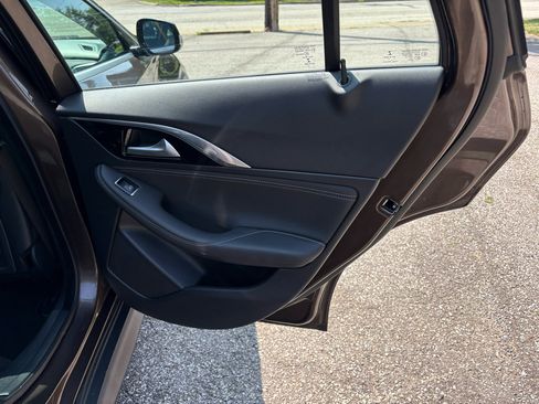 Used 2018 INFINITI QX30 Premium w/ Navigation Package image 17