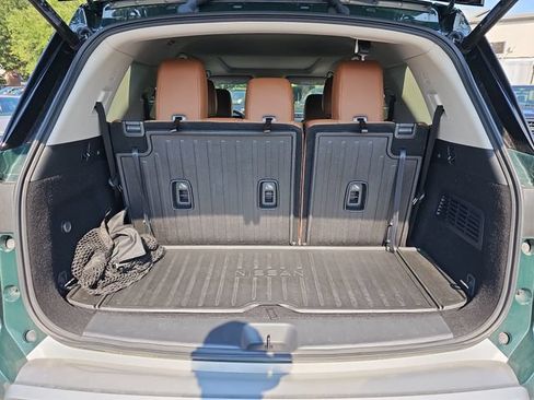 Used 2025 Nissan Pathfinder Platinum FWD image 13