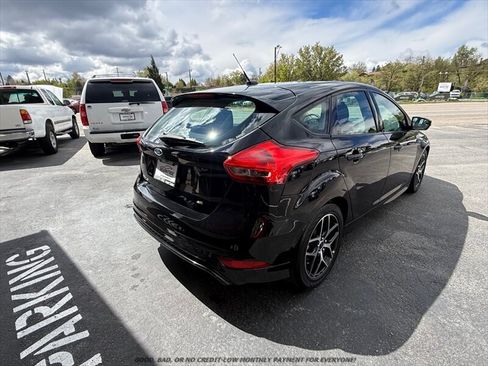 Used 2016 Ford Focus SE w/ SE Sport Package FWD image 7