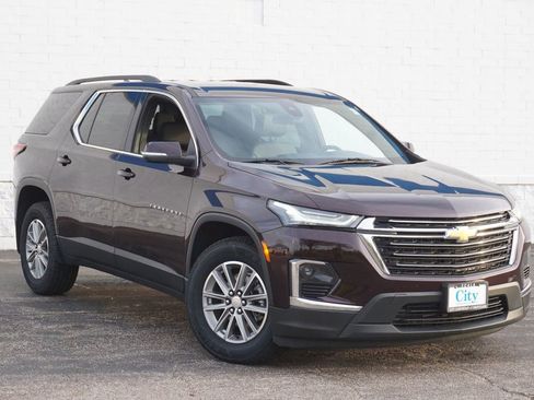 Used 2023 Chevrolet Traverse LT FWD image 3