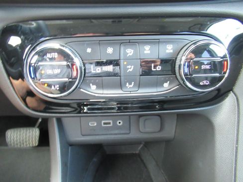 Used 2023 Buick Encore GX Essence w/ Experience Buick Package FWD image 29