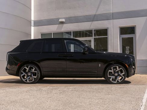 New 2026 Rolls-Royce Cullinan Black Badge AWD/4WD image 11