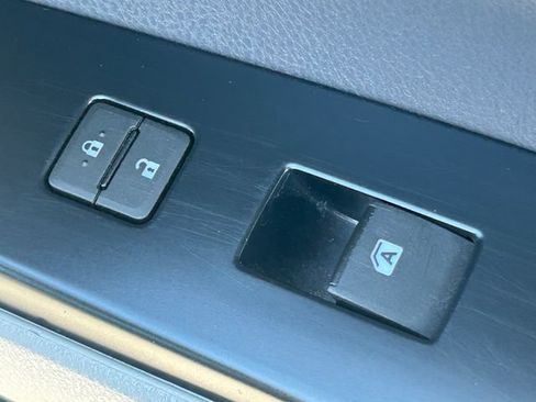Used 2020 Toyota Camry SE FWD image 33