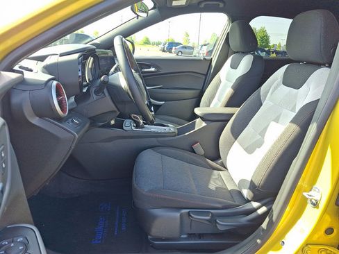 Used 2024 Chevrolet Trax RS FWD image 14