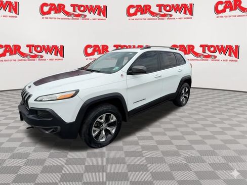 Used 2016 Jeep Cherokee Trailhawk w/ Comfort/Convenience Group AWD/4WD image 4