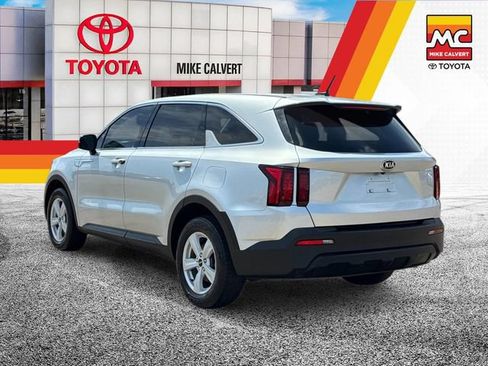 Used 2021 Kia Sorento LX FWD image 3
