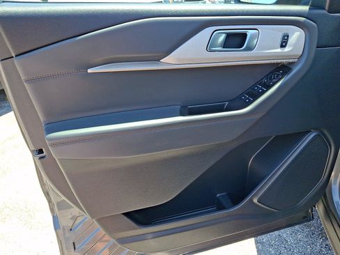 Certified 2025 Ford Explorer Active AWD/4WD image 13