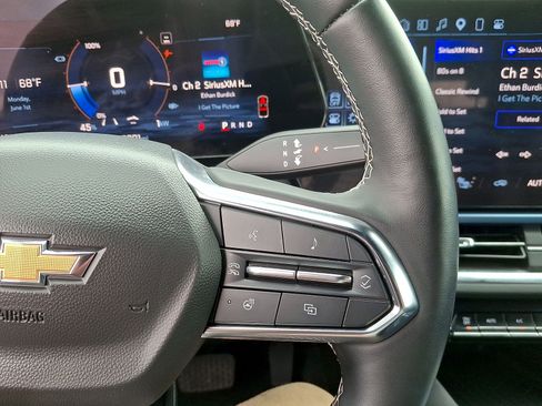 Used 2024 Chevrolet Equinox EV LT FWD image 18