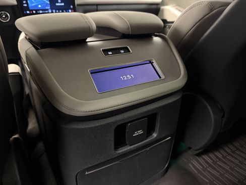 Used 2025 Lincoln Navigator Reserve image 27