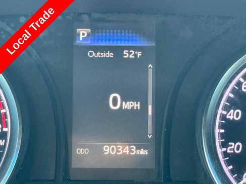 Used 2018 Toyota Camry SE w/ Moonroof Package image 3