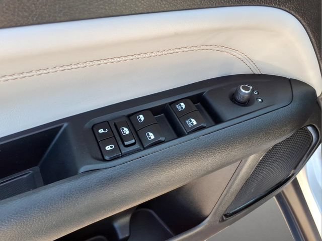 Used 2025 Jeep Compass Limited AWD/4WD image 17
