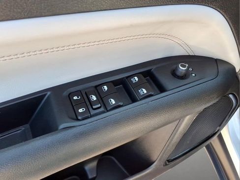 Used 2025 Jeep Compass Limited AWD/4WD image 17