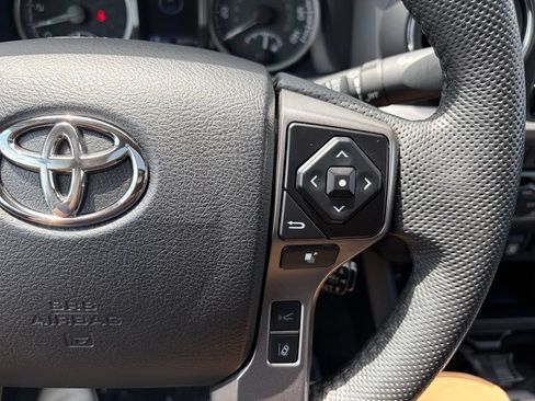 Used 2022 Toyota Tacoma Limited AWD/4WD image 38