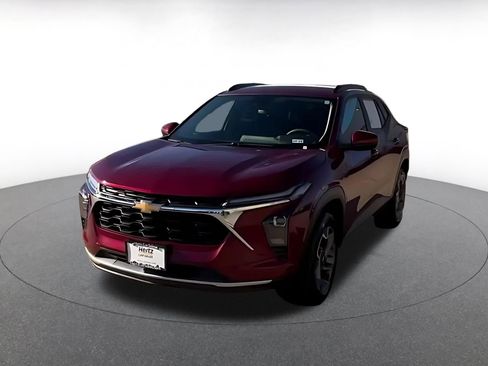 Used 2025 Chevrolet Trax LT image 12