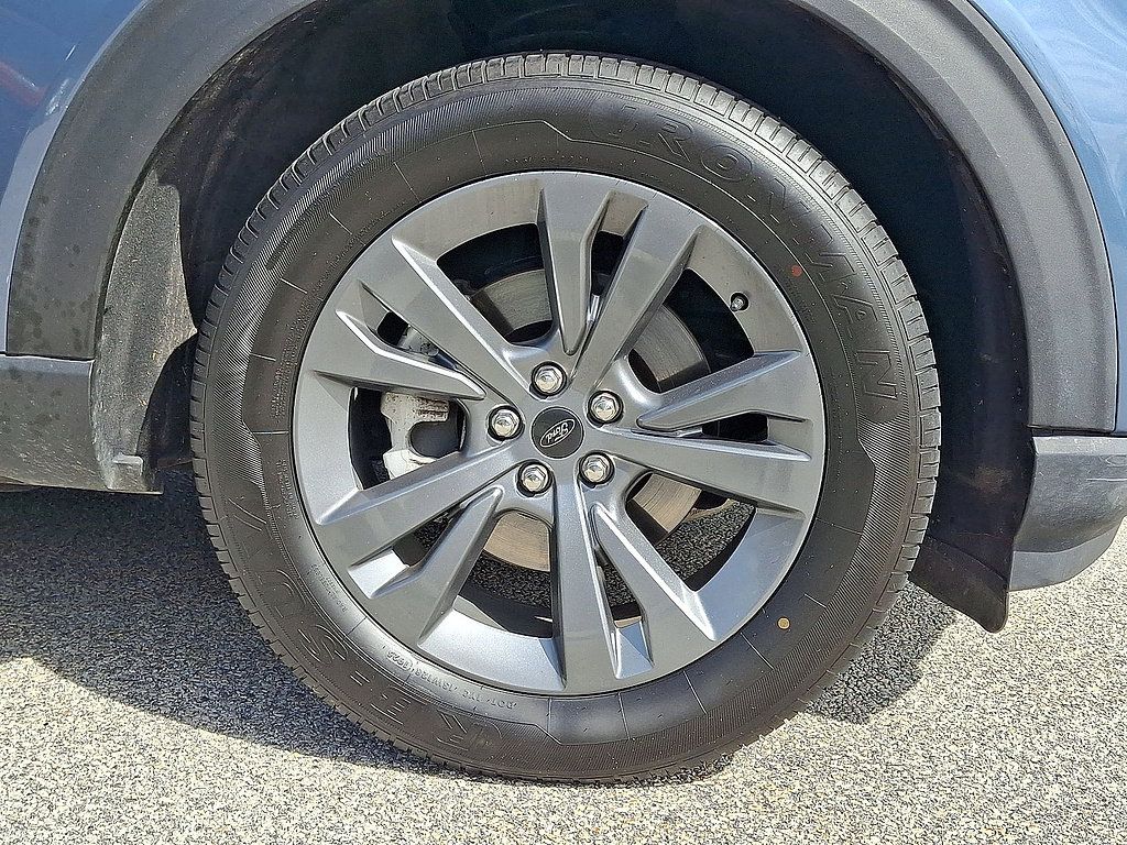 Used 2021 Ford Explorer XLT w/ Equipment Group 202A AWD/4WD image 27