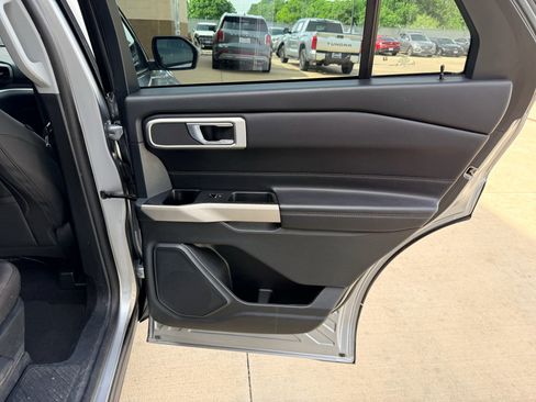 Used 2021 Ford Explorer XLT RWD image 21