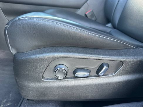 Used 2025 Cadillac XT4 Premium Luxury FWD image 13