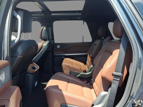 New 2026 Lincoln Navigator Reserve AWD/4WD image 5