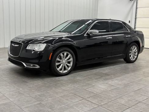 Used 2018 Chrysler 300 Limited AWD/4WD image 5