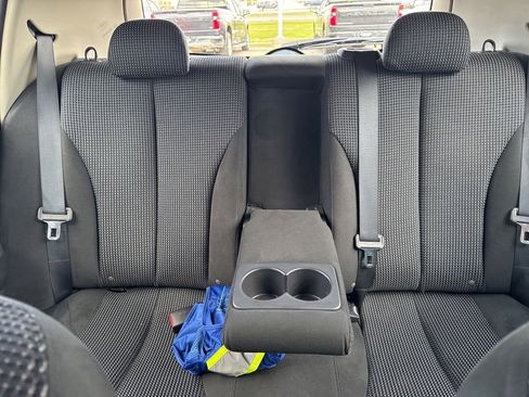 Used 2010 Nissan Versa Hatchback w/ Premium Pkg FWD image 17