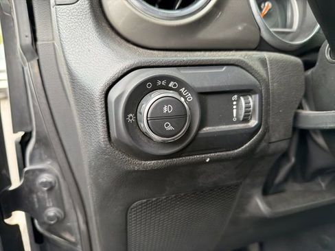 Used 2023 Jeep Gladiator Overland image 11