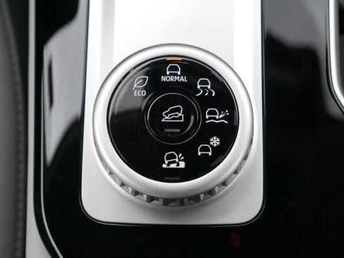 Used 2025 Mitsubishi Outlander AWD image 23