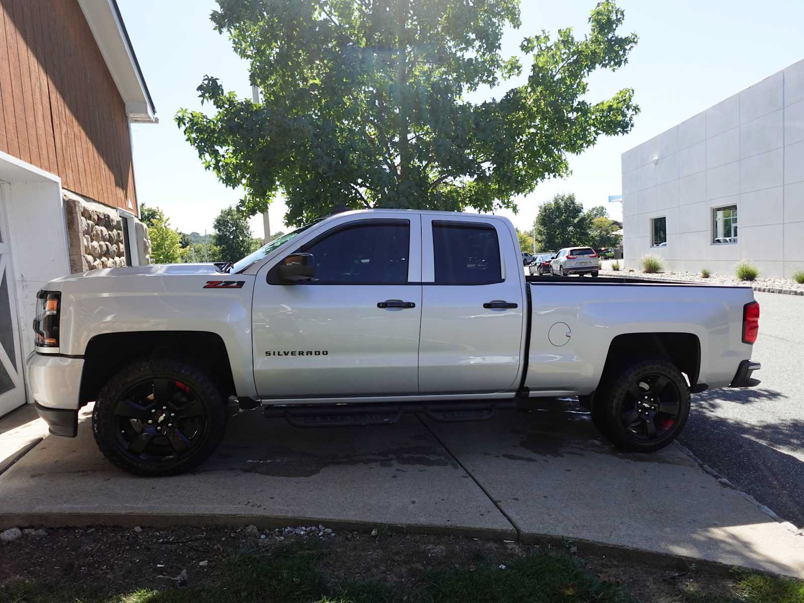 Used 2017 Chevrolet Silverado 1500 LT w/ Redline Edition AWD/4WD image 5