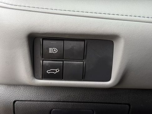 Used 2021 Toyota Highlander XLE FWD image 25