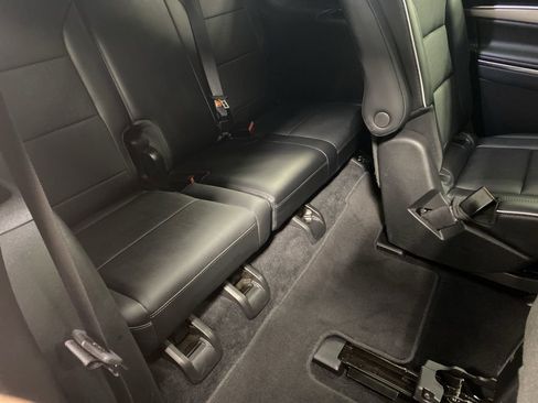 Used 2025 Buick Enclave Preferred image 11