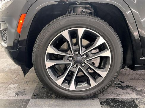 Used 2023 Jeep Grand Cherokee Overland w/ Advanced Protech Group III AWD/4WD image 8