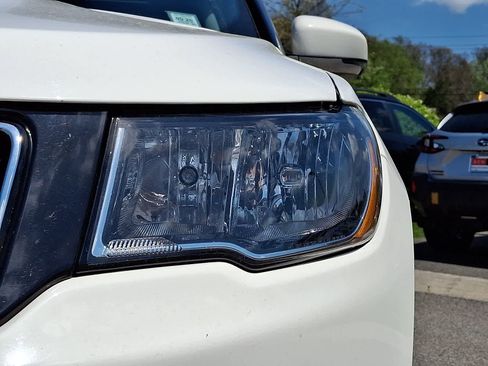 Used 2019 Jeep Compass Limited AWD/4WD image 10