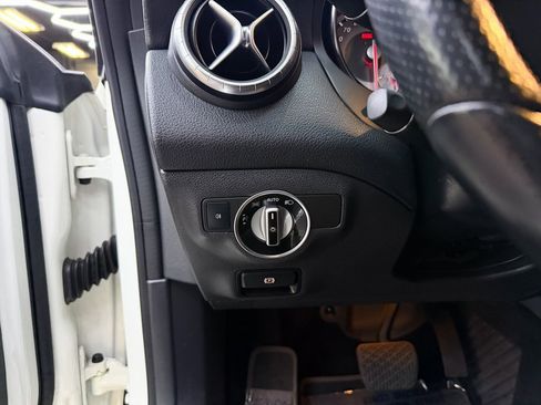 Used 2016 Mercedes-Benz CLA 250 image 14