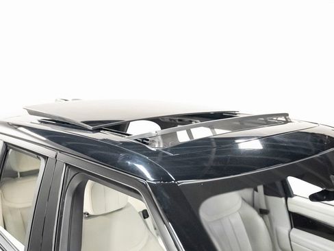 Used 2025 Land Rover Range Rover SE image 54