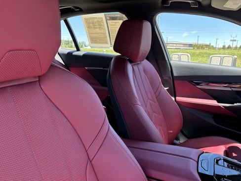 Certified 2025 BMW i5 eDrive40i w/ M Sport Package RWD image 35
