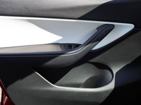 Used 2021 Tesla Model Y Long Range AWD/4WD image 30