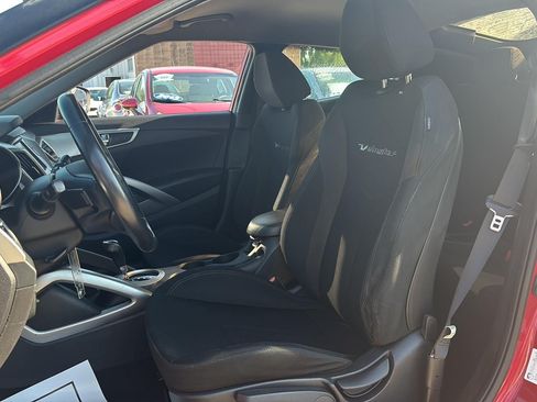 Used 2017 Hyundai Veloster FWD image 15