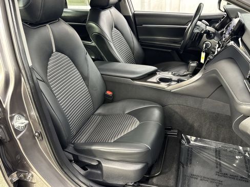 Used 2023 Toyota Camry SE image 31
