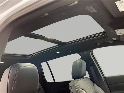 New 2026 Chevrolet Traverse High Country w/ LPO, Floor Liner Package AWD/4WD image 3